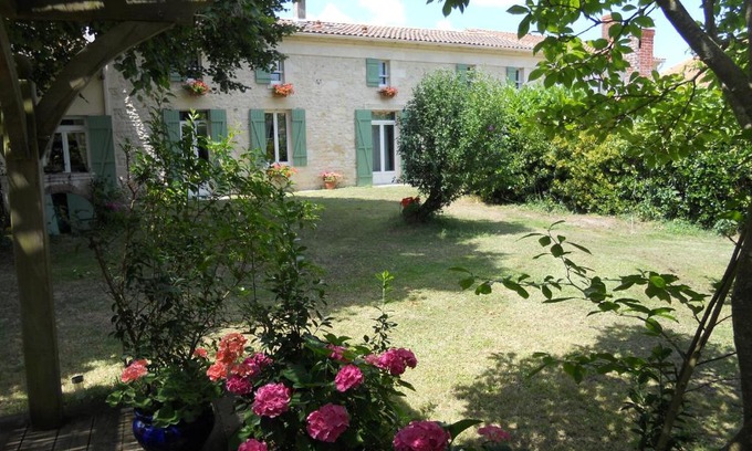 Jau-Dignac-et-Loirac Bed & Breakfast | clos des hirondelles