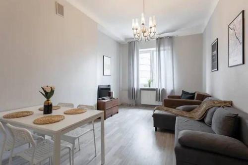 Srodmiescie Połnocne Apartment | Close-Golden Apartments Warsaw - Two Bedroom Apartment in the Center -Comfortable and Cozy - Marszałkowska