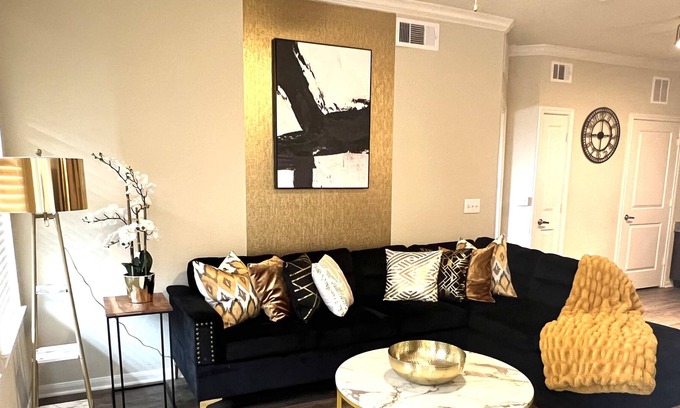 Lazybrook/Timbergrove Apartment | close to downtown houston-free gated parking