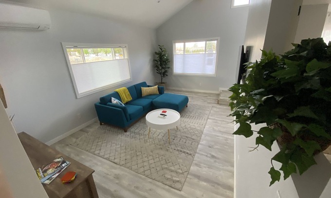 Larkspur House | Close to Downtown, Newly Renovated, Walk to Shopping, Dining, Drinks