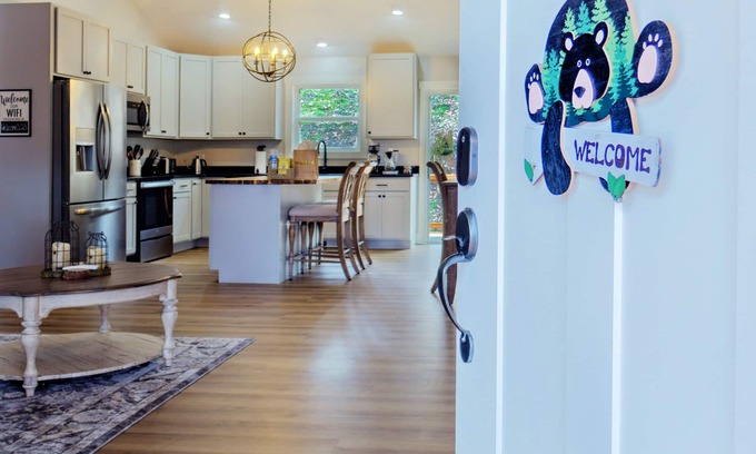 Waynesville House | Close to Downtown Waynesville with Hot Tub/Peloton/Fire Pit/WiFi