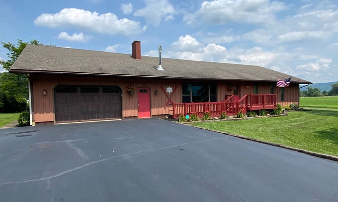 Great Valley Ski Chalet | Close to Holiday Valley and Village. Spacious Rooms, Great for families!