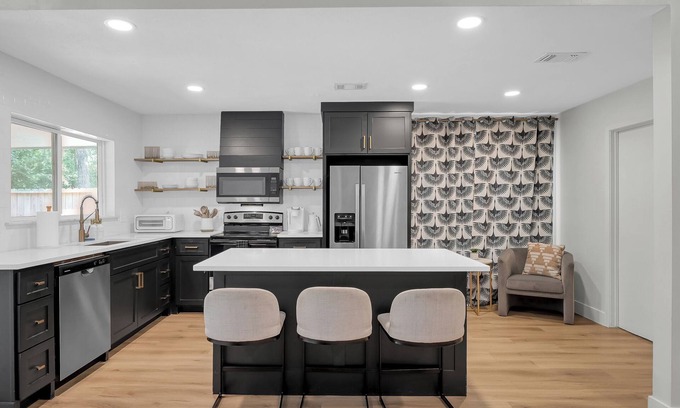 Grogan's Mill House | Close to I45 * The Woodlands * Pet Friendly