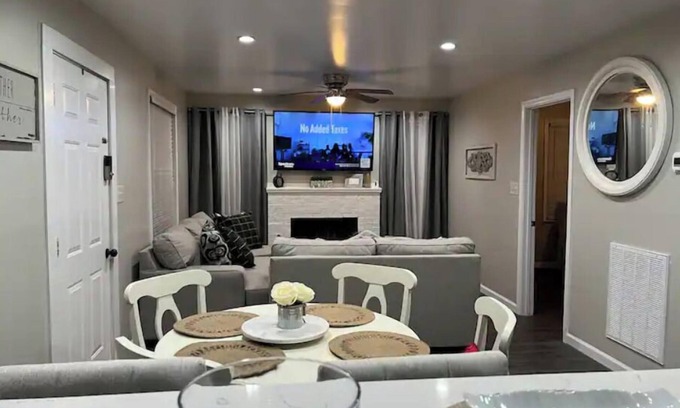 Jacksonville House | Close to Military Base! Beautiful Downtown Home