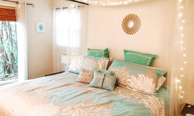 Fruitville House | Close to Nathan Benderson-Owl's Nest Eco-Cottage