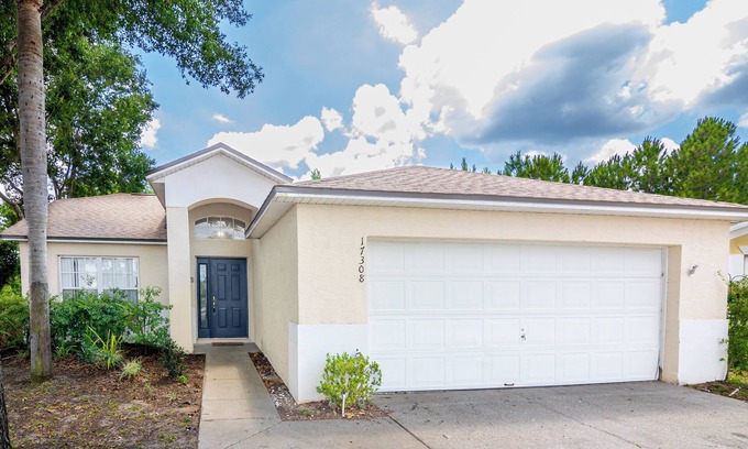 Clear Creek House | Close to parks 4bdrm/2bath Villa with Private Pool