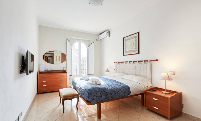 Rione IV Campo Marzio Apartment | Close to Spanish Steps 2 bedrooms, balcony, wifi, A/C, dining room, kitchen, lift
