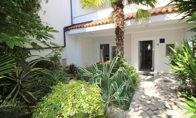 Brulo Apartment | Close to the beach, air-conditioned, city center, quiet location