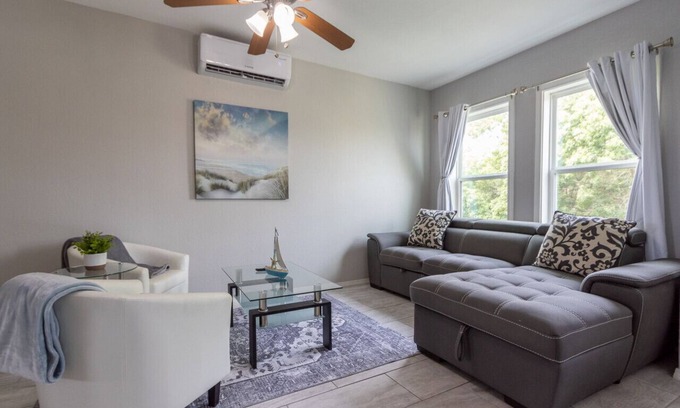 San Jacinto Apartment | Close to the beach, Strand District & shared BBQ grill
