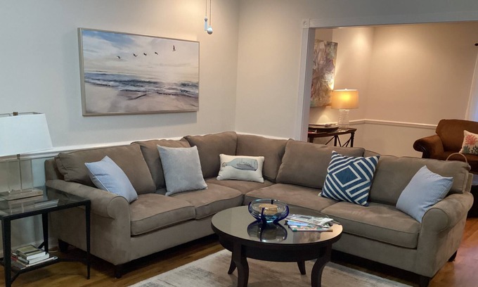 Savannah Cottage | CLOSE TO TYBEE & DOWNTOWN -