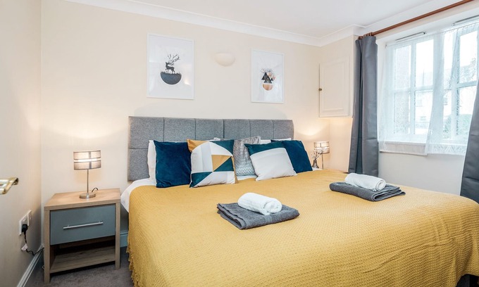 Woking Apartment | Cloud9 Apartment at The Kingfisher