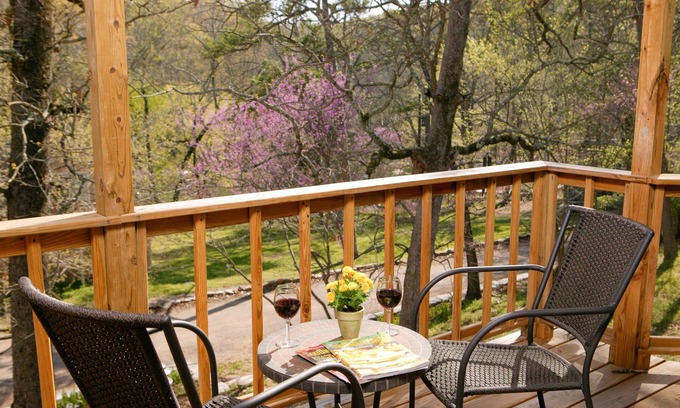 Eureka Springs Cottage | Clovertree Cottage at Lake Lucerne Resort and Ranch
