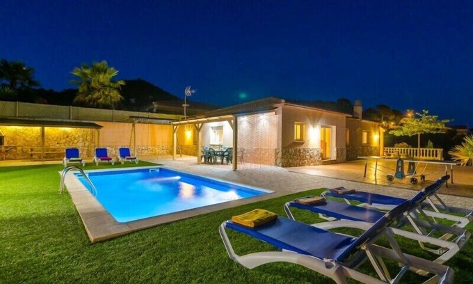Lloret de Mar Villa | Club Villamar - Modern villa with 4 bedrooms, parking place and swing for the kids.
