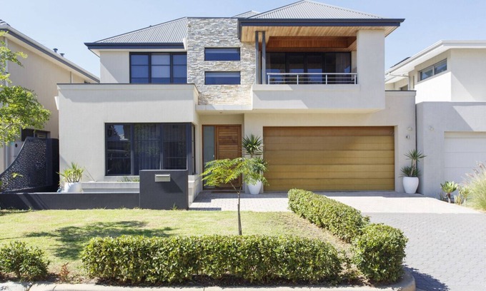 North Coogee Apartment | Coastal Bliss: Modern Family Home Moments from North Coogee Beach