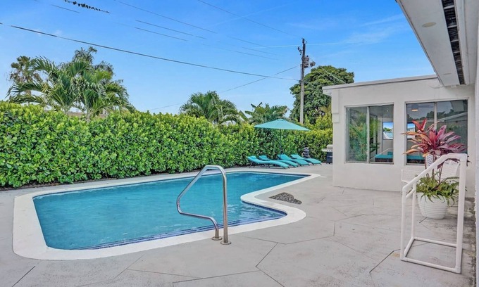 Pembroke Pines House | Coastal Breeze Retreat with Heated Pool