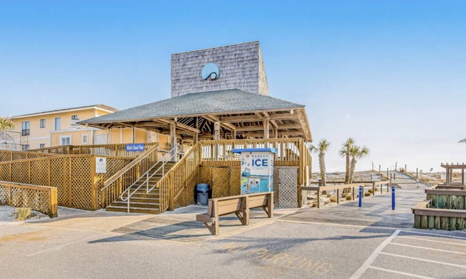 Holiday Isle Condo | Coastal Charm, pet friendly, private beach, free beach chairs service.