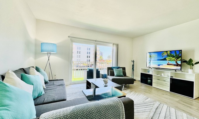 Eastern Shores Apartment | Coastal Charm: Waterfront, Free Parking, walk to the beach