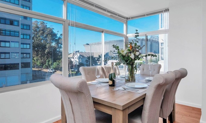 Mouille Point Apartment | Coastal Comfort: 2-Bedroom in Mouille Point