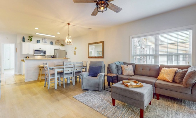 Sea Trail Condo | Coastal Condo with golf course view and shared pool access