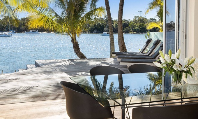 Noosa Heads House | Coastal Elegance: Private Pool & Jetty