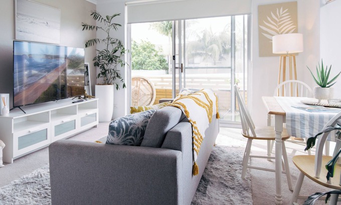 Dee Why Apartment | Coastal getaway,Tropical palms Dee Why