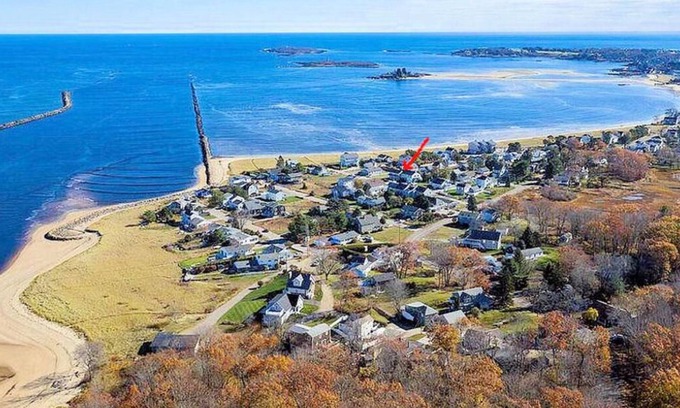Biddeford House | Coastal home on Hills Beach Saco River UNE nearby Old Orchard Kennebunkport
