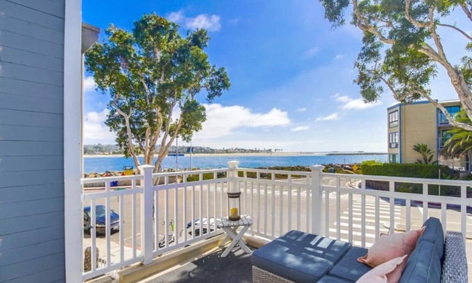 San Diego House | Coastal Jetty Getaway! AC, Bikes and more!