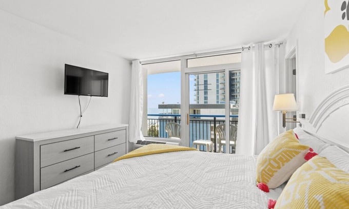 Myrtle Beach Condo | Coastal King Suite-Ocean Views-Boardwalk 640