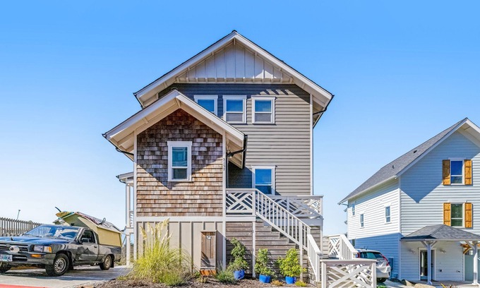 Nelscott House | Coastal Oasis Near the Beach & Town W/Private Hot Tub, Fast WiFi & Ocean Views