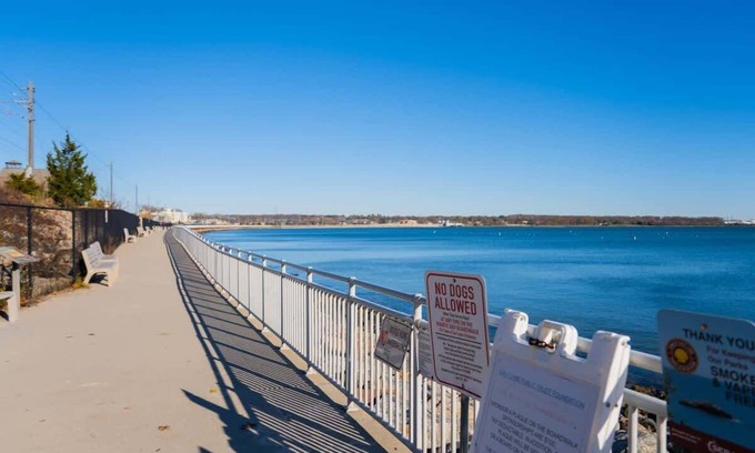 Niantic House | Coastal Retreat - Drive to Beaches or Stay & Play