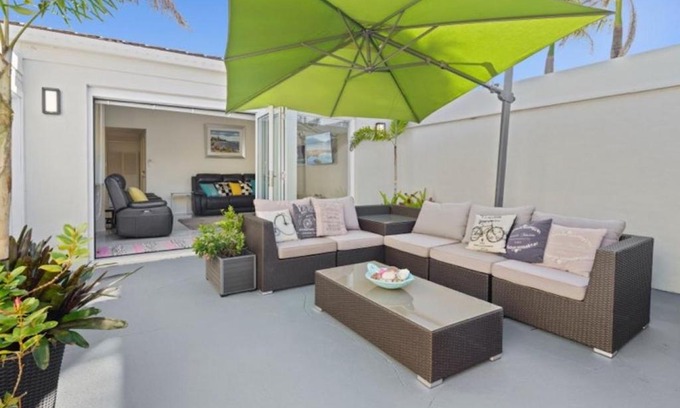 Buddina Apartment | Coastal retreat, private, wine, netflix