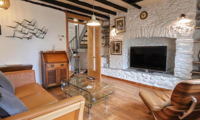 Ffynnongroyw House | Coastal Village Cottage