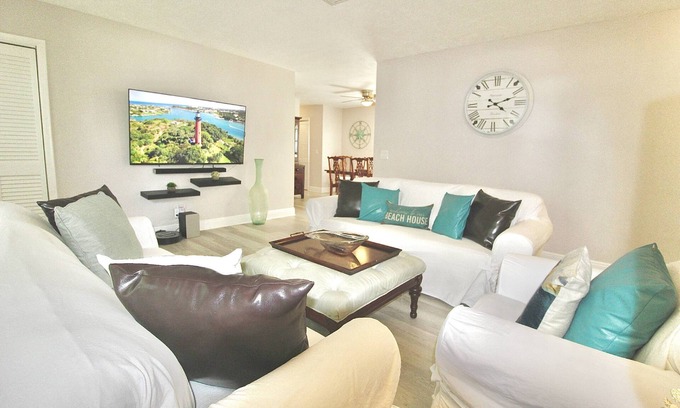 Tequesta House | Coastal Village Retreat in Tequesta Village of Jupiter