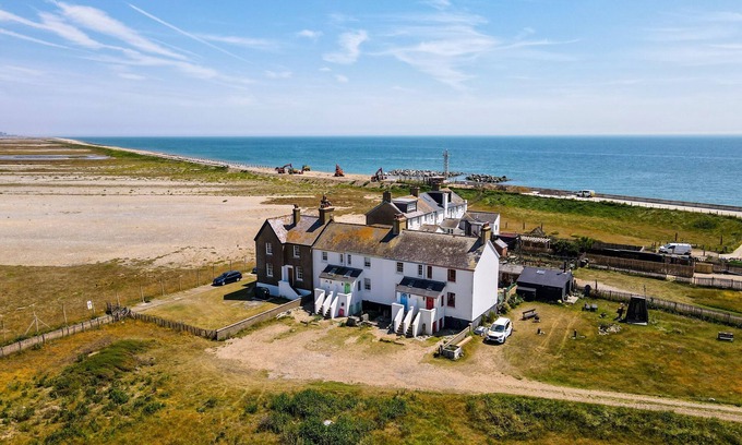 Camber Cottage | Coastguards Beach House - a cottage that sleeps 7 guests in 2 bedrooms