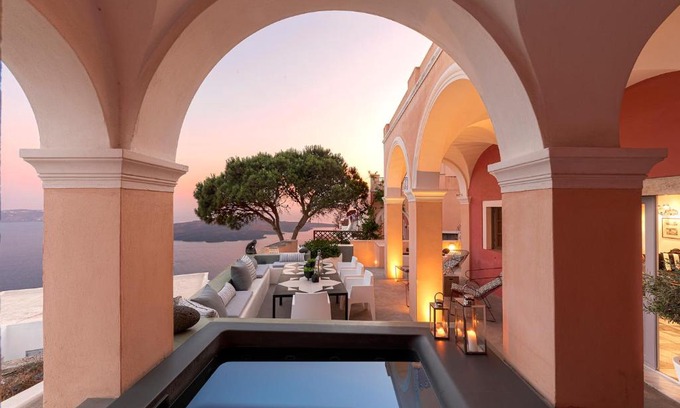 Fira Villa | Coat of Arms Mansion