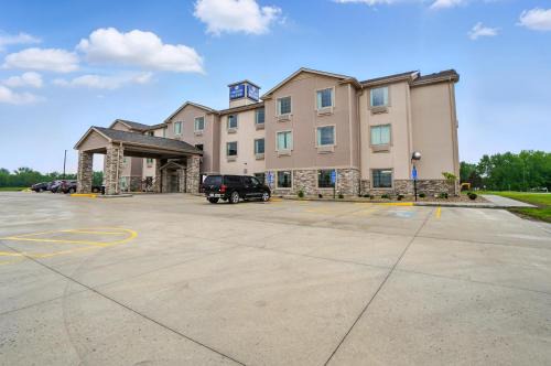 Russells Point Hotel | Cobblestone Hotel & Suites - Russells Point at Indian Lake