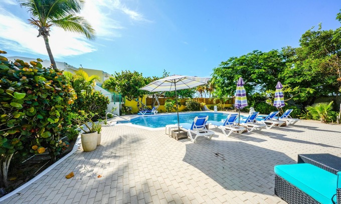 Beacon Hill Apartment | Cocos Beachfront Breeze
