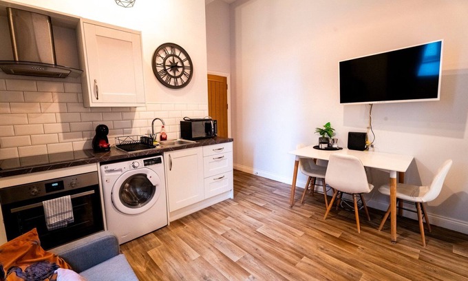 Castle Apartment | Cohost Partners Cozy 2-Bed Retreat in Swansea