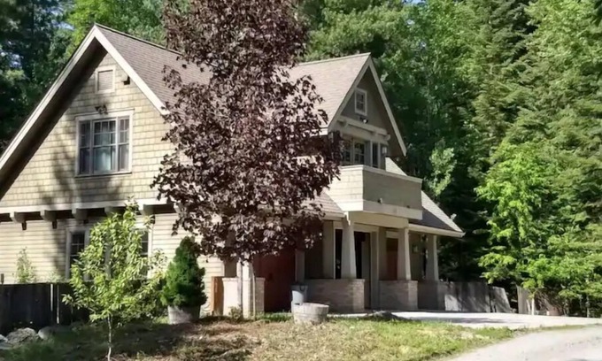 Sandpoint House | Colburn Woods Carriage House