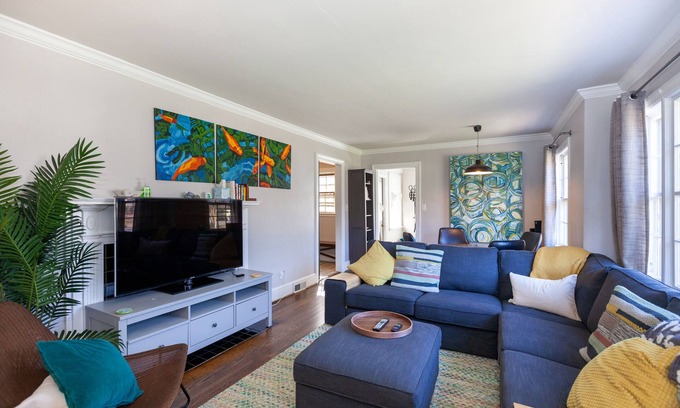 Echo Hills House | Coliseum Cottage