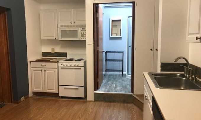 College Apartment | College Heights Spacious downstairs apartment