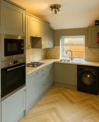 Beeston Apartment | Collin street