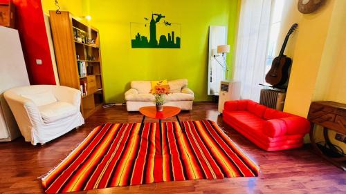 La Celle-sous-Gouzon Apartment | Colorful escape Charming apartment center town
