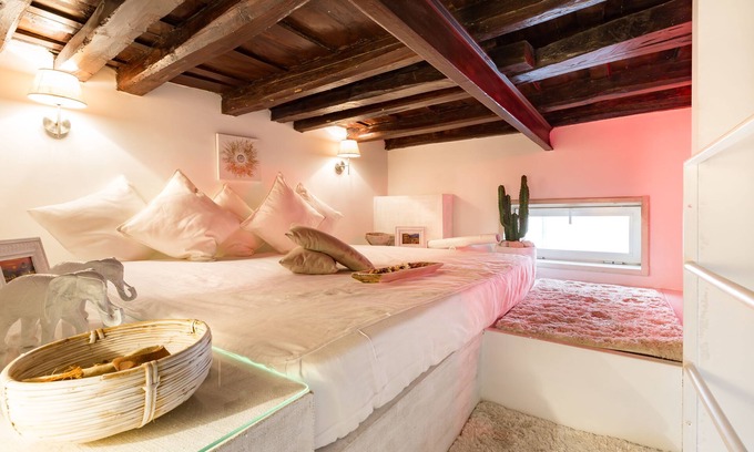 Roman Ghetto Apartment | Colosseo Luxury Apartment