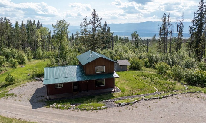 Eureka House | Colter Ridge, Two Bedroom Two Bathroom Cozy Cabin, Valley Views, Aveda Products