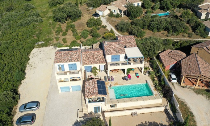 Saint-Hippolyte-de-Montaigu Cottage | Comfortable gîte in luxury residence