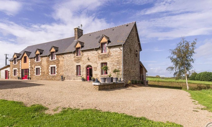 Saint-Laurent-de-Terregatte Cottage | Comfortable cottage with parking and pets allowed