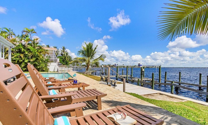 Caloosahatchee House | Combined Fun & Luxury at Epic Coastal Retreat - The Grand Riviera - Roelens