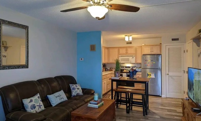 Summerton Apartment | Come on Down to Goat Island!n