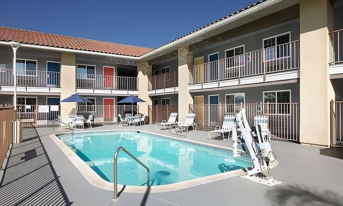 Temecula Hotel | Comfort and Convenience in Signature Temecula! Free Parking, Onsite Pool